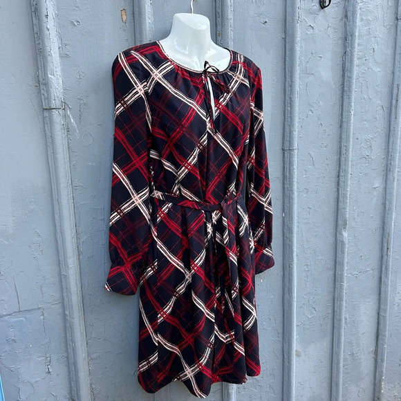 Ann Taylor Plaid Belted dress, size 4 - Picture 2 of 9